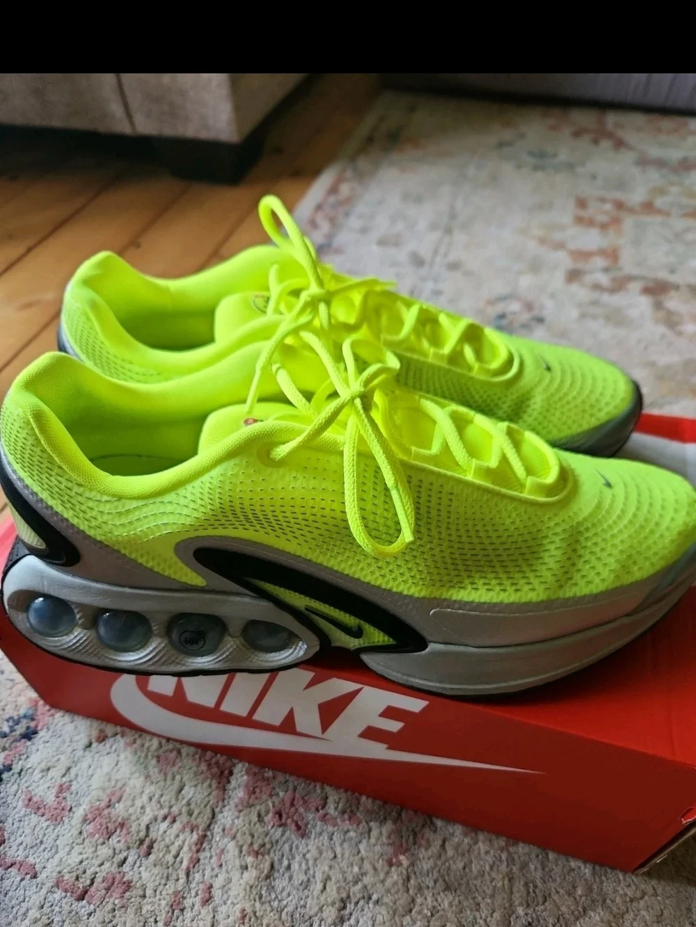 Nike lightweight neon